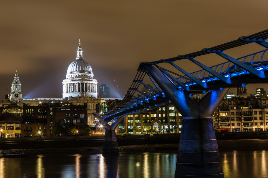 St Paul Cathedral and Millennium Bridge @ night from the South Bank.